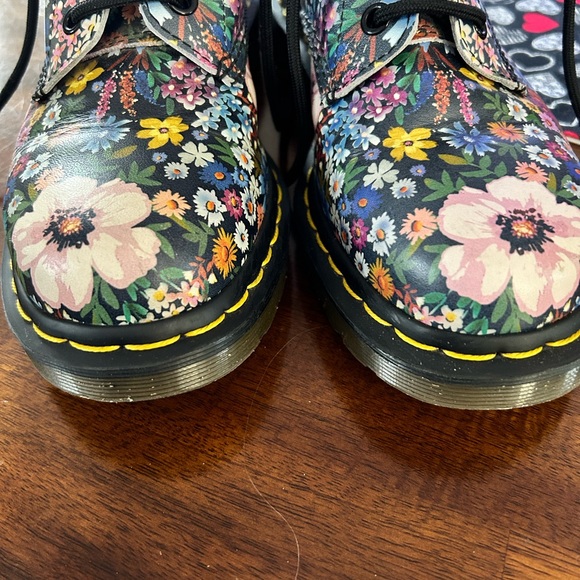 Dr. (Doc) Martens floral Airwalk boots. Size 7US 5UK or 38EU. Like new condition - Picture 3 of 7